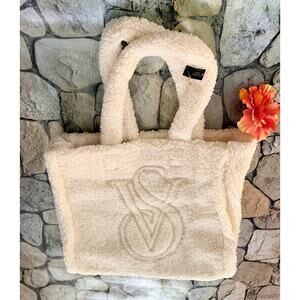 NWT VICTORIAS SECRET SHERPA BAG